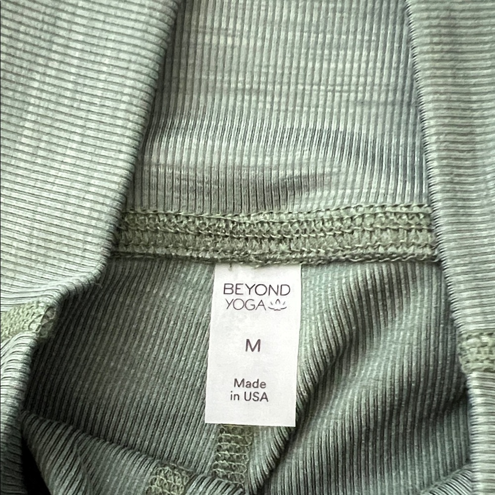 Beyond Yoga Ribbed Green High-Waisted Leggings💚 - Picture 3 of 4